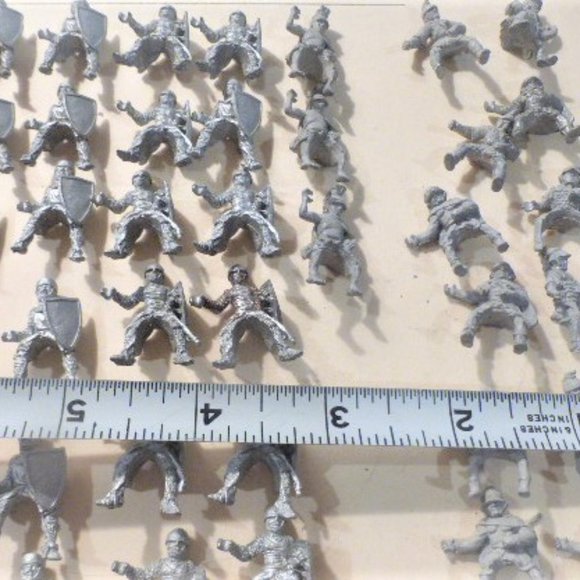 Huge Lot of LEAD Figures Lead WARRIORS Lead Men Unpainted Lead Figurines Dungeon - Picture 7 of 15